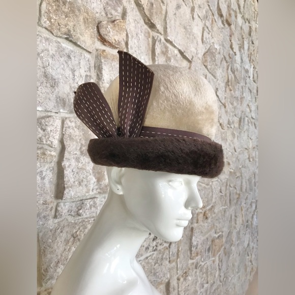 Incredible Vintage 1950s 1960s Schiaparelli Paris Rare Felt Hat - Picture 4 of 16